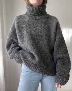 Oversized Sweater Pattern, Cozy Sweater Outfits, Oversize Sweater Pattern, Pull Grosse Maille, Cozy Sweaters Outfits, Lace Weight Yarn, Winter Pullover, Looks Street Style