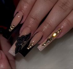 Prom Nails Acrylic Gold And Black, Purple Gold Acrylic Nails, Black 15 Nails, Black Nail Inspo Acrylic Long, Black Nails For Quinceanera, Short Black And Gold Nail Designs, Black And Gold Nails Quince, Black And Gold Quinceanera Nails, Black Quinceanera Nails