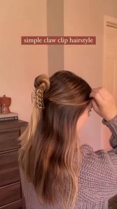 Say 'I Do' to Gorgeous: Wedding Hairstyles That Steal the Show Mom Clip Hairstyles, Claw Clip Hair Styles Half Up, Easy Minimal Hairstyles, Hair Do With Hair Clip, Claw Clip Hairstyles For Party, Cute Ways To Put Your Hair In A Clip, Hair Ideas With A Clip, Halfup Halfdown Hairstyles With Claw Clip, Hair Half Up Half Down Claw Clip