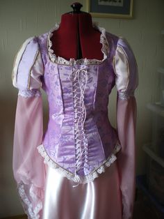 Rapunzel dress instructions! Princesa Rapunzel Disney, Image Princesse Disney, Custom Costumes, Disney Rapunzel, Disney Cosplay