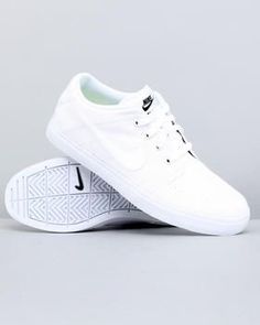 Nike Suketo, Men Outfit Ideas, Adidas White Sneakers, White Sneakers Men, Fashionable Shoes, Hype Shoes, Skateboarder, Mens Nike Shoes