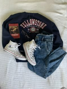 Vintage Streetwear Aesthetic, Dad Core Outfits, Simple Masc Outfits, College Boy Outfits, Soft Masc Outfits For Women, Masc Outfit Ideas, White Converse Outfit, Normcore Aesthetic, Surfergirl Style