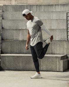 Workout Clothes Aesthetic Men, Man Running Outfit, Running Fashion Mens, Athletic Photoshoot Men, Fitness Photoshoot Men, Mens Running Outfit, Gym Men Clothes, Men Athletic Outfits