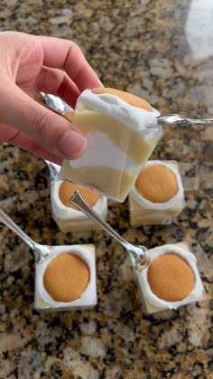 Mini Banana Pudding Cups 🍌⁣⁣#bananapudding #mini #desserts #dessertcups #nillawafers #banana Mini Banana Pudding Cups, Individual Banana Pudding Cups, Banana Pudding Shooters, Mini Banana Pudding, Prom Food, Mexican Pastries, Nilla Wafers