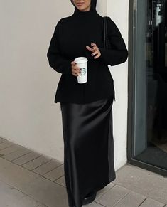 Skirts Outfits Long, Hijabi Professional Outfits, Bussines Woman Aesthetic Outfit, Hijab Outfit Aesthetic, Elegant Skirt Outfits, Modest Outfits Muslim, Outfit Modest