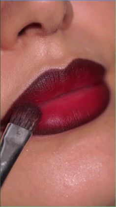 Red lips tutorial, makeup inspiration, makeup tutorials, glam, lip liner, red lipstick Lip Liner Red Lipstick, Lipstick Tricks, Red Lips Tutorial, Lips Tutorial, Lipstick Application, Pink Concert, Summer Carnival, Lipstick Designs