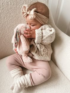 4 Month Old Winter Outfits, Trendy Baby Girl Outfits, Baby Girl Outfit Inspiration, Newborn Spring Outfits, Newborn Girl Winter Outfits, Baby Fall Outfits Girl, Winter Newborn Outfits, Winter Baby Girl Outfits, Newborn Winter Outfits