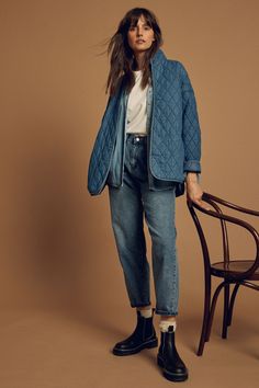 Quilted Denim Jacket Outfit, Quilted Jacket Street Style, Quilted Jacket Outfit, Quilted Denim Jacket, Colors Outfit, Embrace Femininity, Jacket Outfit Women, 2024 Ideas, Quilted Puffer Jacket