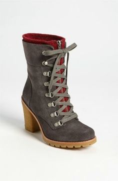 Boots With Heels, How To Wear Ankle Boots, Cute Boots, Best Sneakers, Look Casual, Ugg Australia, Casual Boots