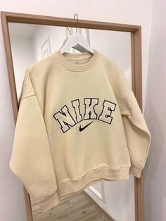 Hoddies Outfits, Vintage Nike Sweater, Sweatshirts Nike, Off White Sweatshirt, Vintage Nike Sweatshirt, Cute Nike Outfits, Nike Pullover, Nike Sweatshirt, Logo Vintage