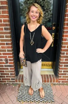 A sleeveless V-neck cotton gauze top with delicate point detail at the hemline.

Black is a versatile color that you can use with so many outfits. Happy Labor Day