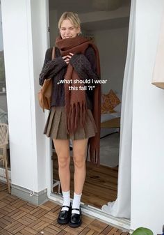 Fall Outfits With Pants, Tan Tights Outfit, Fun Winter Outfits, Romantic Fall Outfits, Cool School Outfits, Cool School, Preppy Fall Outfits, Outfits Simple, Preppy Fall