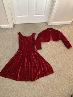 This nice vintage 1950s Blood red velvet Fit n Flare dress comes to you with a metal zipper on side and is a full type dress with matching short bolero cropped jacket comes to you in a size XXS. Looks like someone took the tag out of dress- pls compare the measurements I give you to those in your closet- they are 16 1/2 inches underarm to underarm-waist 12 to 12 1/4 inches across-37 1/2 inches shoulder to bottom of dress-The jacket is a short cropped style and lined inside. It has a tiny collar and then a small covered button that closes under the collar- measurements are same underarm but like 17 inches underarm to underarm-17 1/2 inches shoulder to 3/4 arm-12/inches shoulder to bottom of jacket- great for the holidays- designer tag is missing Vintage 40s, Blood Red, Cropped Style, Cropped Jacket, Fit N Flare Dress, Metal Zipper, Crop Jacket, Vintage 1950s, Flare Dress