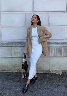 Stile Kendall Jenner, How To Wear Loafers, Tan Blazer, Thanksgiving Outfit, Blazer Outfits