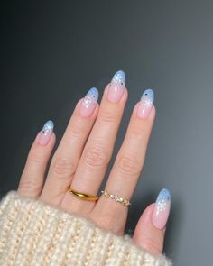 Ombre Nail Colors, Frozen Nails, Blue Christmas Nails, Snow Nails, Blue Glitter Nails, Bow Nail, Christmas Gel, December Nails, Red Christmas Nails