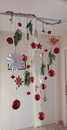 Diy Ceiling Christmas Decorations, Diy Hanging Christmas Decorations, Hanging Christmas Ornaments From Ceiling, Christmas Displays Retail, Christmas Cafe Decor Ideas, Wall Christmas Decorations, Hanging Christmas Decorations, Lighting Makeover, Diy Christmas Ornaments Easy