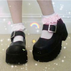 Makeup Kawaii, Alt Shoes, Gothic Mode, Pink Goth, Goth Outfit, Tokyo Street Fashion, Style Indie