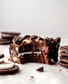 an oreo cookie cake with chocolate and white frosting on top, surrounded by cookies