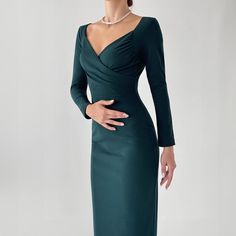 A midi length emerald green dress that will take its place in every wardrobe with its classic and timeless design, highlighting elegance with its double-breasted neckline detail. The straight cut design, which attracts attention with its simple and stylish appearance, can be easily combined with all kinds of accessories. As part of the Christmas collection, it creates an eye-catching choice for special occasions and celebrations. Thanks to its pencil silhouette, it elegantly hugs body lines and Emerald Green Midi Dress, Emerald Green Dresses, Dress With Long Sleeves, Green Midi Dress, Maxi Dress Green, Dress Midi, Comfortable Dress, Pencil Dress, Cut Design