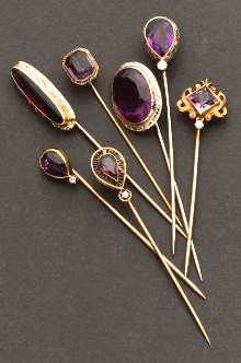 .hat pins Bijoux Art Nouveau, Amethyst Gold, Stick Pins, Hat Pins, Men's Jewelry, Hats Vintage, Bling Bling, Cute Jewelry