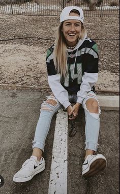 Tomboy Outfits Women, How To Dress Like A Lesbian Outfit, Tom Boy Outfits Girl, Cute Tomboy Style, Gay Girl Outfits, Lesbian Style, Tomboy Outfit Ideas