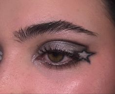 Simple Black And Silver Eyeshadow, Black Eyeliner And Eyeshadow, Black N Silver Makeup, Black Grey Eye Makeup, Black And Silver Star Makeup, Black Concert Makeup, Star Makeup Hooded Eyes, Grungey Smokey Eye Makeup