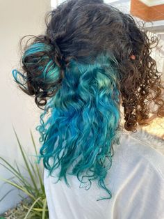 Beautiful Blue Highlights That Will Inspire You Curly Underdye Hair, Curly Blue Highlights, Under Dyed Hair Curly, Peekaboo Curly Hair, Coloured Curly Hair, Curly Hair Peekaboo Color, Blue Hair Color Highlights, Hair Dye Ideas For Curly Hair, Underneath Dyed Hair