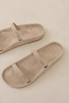 Summer Outfits Shoes, Shoes Marketing, Minimalist Summer Outfits, Sandals Aesthetic, Neutral Sandals, Shoes Slides, Leather Accessories Handmade, Minimalist Summer, Lauren Manoogian