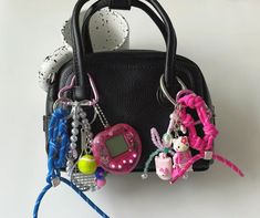 bag accessories, bag deco, bag charms, bag keychains Purse Charms Diy, Golf Bag Accessories, Confetti Bags, Oki Doki, Cool Car Accessories, Aesthetic Bags, Accessories Bag