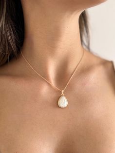 Gold Pearl Drop Necklace, 22k Gold Plated Pearl Pendant, Freeform Pearl Necklace, Wedding Gold Necklace, Real Pearl Drop Necklace, Minimalist Pearl Necklace, Bridal Necklace, Bridesmaid Gift, Wedding Gift, Special Gift for Her, Gift for Mom, Elegant Necklace Gift,Unique Christmas Gift,Christmas Gift,Christmas Present,Christmas Gifts for Her,Elegance Christmas Gift,Xmas Gift ✨Up Your Style, Raise Your Spirit✨ *Chain length: 41 cm (16") + 3cm (1.5") extender 💫Check the link below to match these s Bridal Gold Necklace, Pearl Necklace Bridal, Gold Necklace Wedding, Pearl Drop Necklace, Special Gifts For Her, Necklace Elegant, Necklace Bridal, Necklace Wedding, Delicate Jewelry