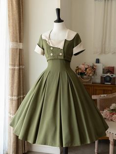 Vintage Green Dress Cutout Back Jumper Skirt + Cropped Top Set Full Dress Designs, 80’s Dresses, Gaun Abad Pertengahan, Classical Dress, Vintage Green Dress, Square Neckline Dress, Dress With Square Neckline, Fish Bones, Paris Dress