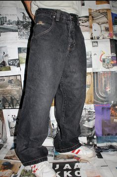 For reference, the person in the photos is 5'7" (170 cm), weighs 143 lbs (65 kg), and typically wears a US 32x30. Condition: 8/10 with marks on the ankles (see photos). JNCO is an iconic 90s jeans brand that gained massive popularity with its innovative, ultra-wide designs, appealing to rebellious youth, skaters, and ravers. Despite a period of decline, its recent resurgence has been driven by retro nostalgia and the urban fashion trend, reigniting the demand for these distinctive and comfortabl Styling Jnco Jeans, 90s Mid-rise Streetwear Jeans, 90s Jnco Ads, Jnco Jeans Magazine, 90s Skater Fashion, Skate Jeans, 90s Skater, Jnco Jeans, Skater Jeans