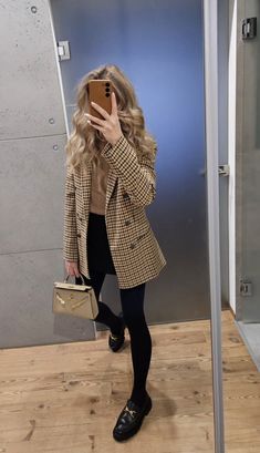 Aesthetic Lawyer, Female Ceo Outfits, Office Old Money, Plaid Blazer Outfit, Female Ceo, The Best Aesthetic, Lawyer Fashion, Look Adidas, Chic Aesthetic