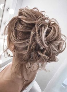 Hair Messy Updo, Bridal Hair Updo With Veil, Wedding Hair Dos, Elegant Bridal Updo, Long Hair Messy, Messy Updo Hairstyles, Messy Hair Updo, Hair Messy, Fall Beach