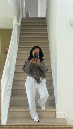 Easy Winter School Outfits, Comfy Game Night Outfit, Chill Vibes Outfits, Beach In November Outfit, Feminine Sweatpants Outfit, Sporty Chic Outfits Black Women, Comfy Outfits For Class College, Cream Sweats Outfit, Cozy Shorts Outfit