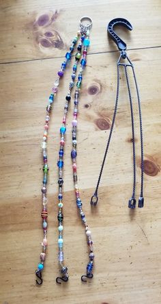 Hanging Plant Jewelry, Beaded Plant Hangers Diy, Beaded Plant Hangers, Hanging Suncatchers, Sustainable Diy, Beaded Suncatcher, Colorful Plant