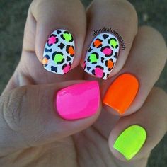 Almond Gel Nail Designs For Summer, Short Neon Nail Designs, 80s Nails Designs Simple, Fun Nail Art Summer, Neon Vacation Nails, 80s Inspired Nails, Neon Nail Ideas Bright Colors, Neon Nails Short, 80s Nail Designs