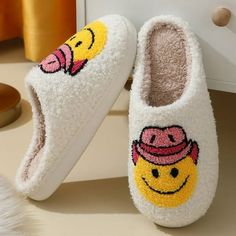 Introducing the BERANMEY Cute Smile Face Slippers for Women, the ultimate combination of comfort, style, and happiness. Pamper your feet with these perfect soft plush slip-ons that are designed to bring warmth and joy to your indoor relaxation time. These beautifully crafted smile face slippers are equally suited for women and men, offering a unisex design that caters to a wide range of sizes. Crafted with the finest materials, these slippers feature an irresistibly soft plush fabric that envelo Smile Face Slippers, Shark Slippers, Cozy Shoes, Men Slides, Comfortable Slippers, Cute Smile, Fuzzy Slippers, Winter House, House Slippers