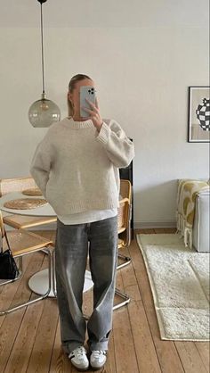 Winter Outfit Ideas 2024: Trends to Follow in Winter 2024 - RoyalDailyImages Looks Adidas, Outfit Ideas 2024, Adrette Outfits, Mode Zara, Winter Outfit Ideas, Winter Fashion Outfits Casual, Outfit Vintage