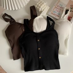 Style Aesthetics, Slim Vest, Sweet Clothes, Cropped Camisole, Middle Age Fashion, Summer Crop Tops, Cropped Tops, Top Summer, Looks Chic