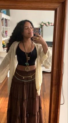 Extra Style Outfits, Boho At Work Outfits, Hippy Jeans Outfit, Earth Vibe Outfits, Earthy Flowy Outfits, Earth Boho Outfits, Sza Core Outfits, Earthy Dresses Aesthetic, Music Festival Outfit Ideas Black Women