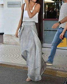 @streetrends | Outfit inspiration Walking Down The Street, Crochet Summer, Jenner Style, Looks Street Style, Olivia Palermo, Kendall Jenner Style, Street Style Inspiration, Maxi Skirts, Summer Skirts