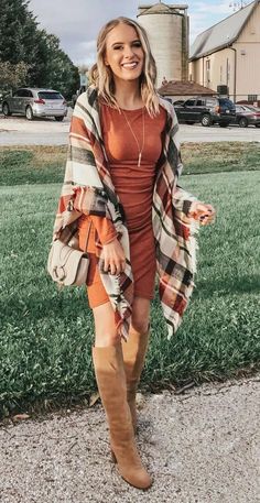 STYLING A SCARF WITH A DRESS Gaun Fashion, Fashion Blogger Style, Cowgirl Outfits, Cute Fall Outfits, Wedding Outfits, Casual Blazer, Fashion Spring, Inspired Outfits