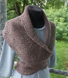 This Light brown  Heather Outlander Inspired Shawl is the perfect addition to any Outlander cosplay or costume. Hand knitted with attention to detail, it features a beautiful shoulder wrap design that will keep you warm and stylish. The chunky neck warmer and neck cowl add a touch of coziness, while the Outlander-inspired design adds a touch of authenticity. Made from high-quality materials, this shawl is the perfect accessory for any fan of the popular Outlander series. Whether you're attending a cosplay event or just looking for a unique and cozy accessory, this Gray Heather Outlander Inspired Shawl is a must-have. This chunky scarf is stylish, soft and comfy. The generous size allows you to wrap it several times around your neck or body, and there is a single button on one end to fasten Tweed Crochet, Outlander Shawl, Cosplay Cape, Outlander Costumes, Crochet Cape, Cozy Accessories, Chunky Scarves, Knitted Shawls, Crochet Shawl