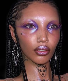 Euphoria Theme Makeup, Planet Her Outfits, No Brows Makeup Editorial, Pink Freckles Makeup, Drawn On Brows, Editorial Purple Makeup, Lover Ts Makeup, Editorial Halloween Makeup, Alien Rave Makeup