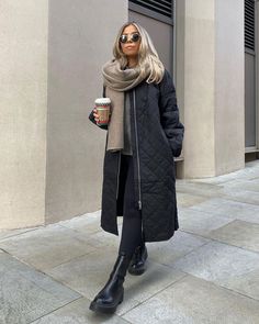 Top 20 Instagram influencer outfits of the week German Winter Outfits, Europe Winter Fashion, Outfits Of The Week, Cold Fashion, Winter Outfits Warm