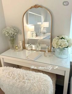 Minimalistic Bedroom Ideas, Soft Autumn Color Palette, Classy Rooms, Autumn Color Palette, Classy Bedroom, Deco Studio, Future Apartment Decor, White Picket Fence, Pinterest Room Decor