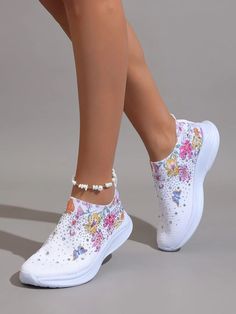 Shoes With Flowers, Outdoor Sneakers, Sporty Sneakers, Womens Athletic Shoes, Pretty Shoes, Casual Shoes Women, Womens Running Shoes, Athletic Women