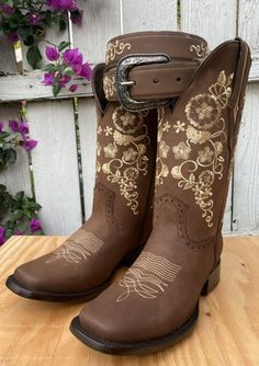 Botas para Mujer - Botas de Mujer con Cinturon - Bota y CInturon Combo - Botas para Mujer color Cafe - Botas para Mujer con Bordado - Botas Vaqueras Mujer Cute Boots Cowgirl, Boots For Women Square Toe, Mexican Boots For Women Outfits, Western Riding Boots Womens, Mexican Boots Aesthetic, Boots For Women Cowgirl, Boots For Women Western, Boots For Quince, Cowboy Work Boots