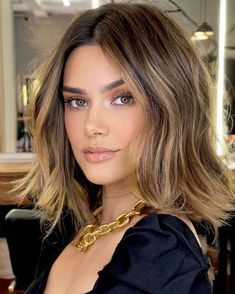 Light Brown Hair Dye, Light Brown Balayage, Brown Hair Inspiration, Balayage Bob, Blonde Balayage Highlights, Short Ombre Hair, Short Dark Hair, 2023 Hair, Short Brown Hair